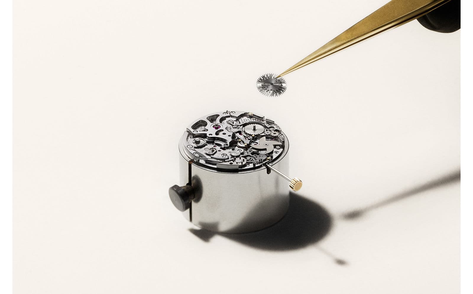 Swiss watchmaking tradition and precision